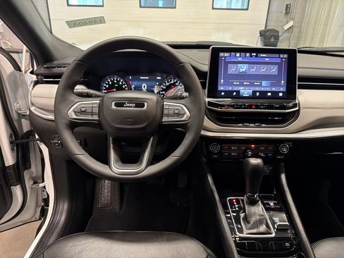 Used 2023 Jeep Compass Limited AWD/4WD image 6