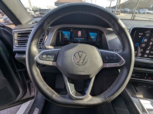 Used 2025 Volkswagen Atlas Cross Sport SE image 17