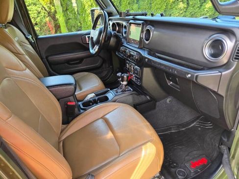 Used 2021 Jeep Wrangler Unlimited Rubicon w/ Dual Top Group AWD/4WD image 16