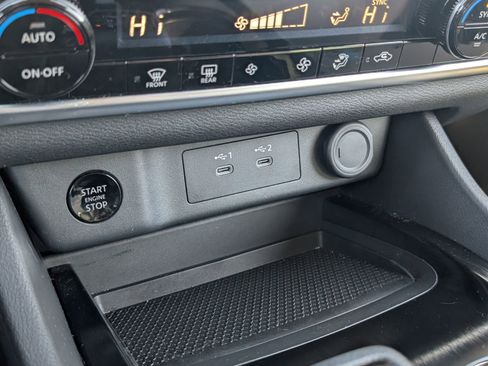 Used 2025 Nissan Rogue SV image 17