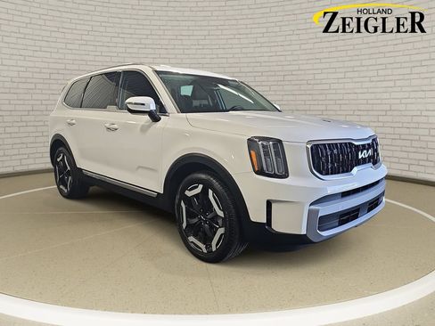 Certified 2023 Kia Telluride EX FWD image 3