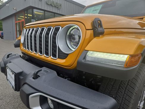 New 2026 Jeep Wrangler Unlimited Sahara AWD/4WD image 9