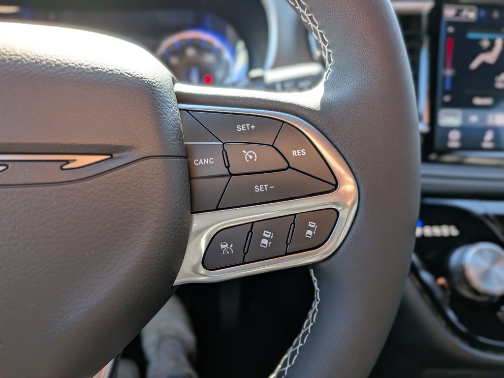 New 2027 Chrysler Pacifica Select AWD/4WD image 30