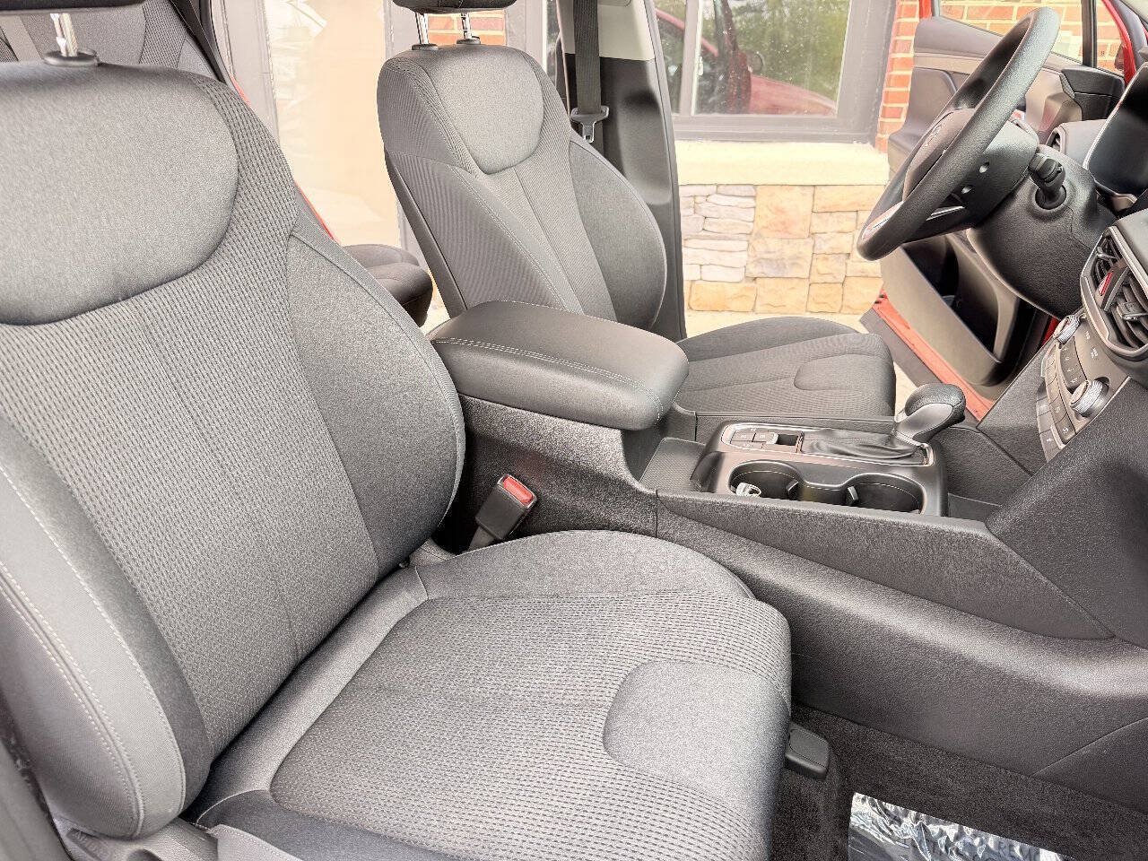 Used 2019 Hyundai Santa Fe SEL FWD image 19