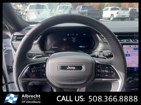 New 2025 Jeep Grand Cherokee Overland w/ Luxury Tech Group IV image 22