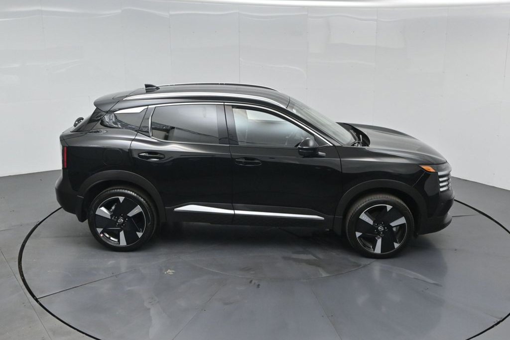 Used 2026 Nissan Kicks SR FWD image 9