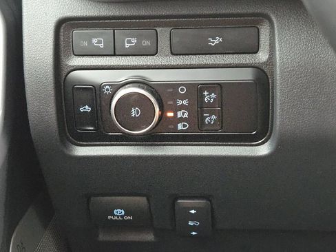 Used 2023 Ford F250 Lariat w/ Lariat Ultimate Package AWD/4WD image 17