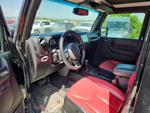 Used 2017 Jeep Wrangler Sahara image 13