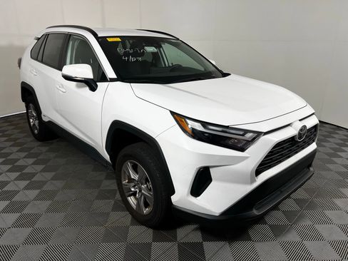 Used 2025 Toyota RAV4 XLE AWD/4WD image 3