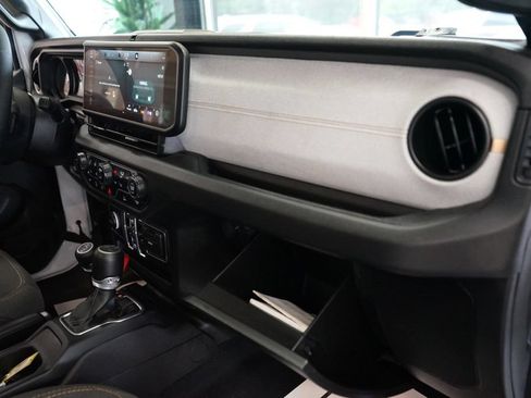 Used 2024 Jeep Wrangler Unlimited Sport AWD/4WD image 43