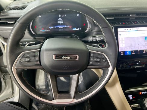 Used 2023 Jeep Grand Cherokee L Limited image 11