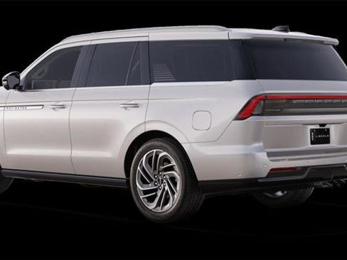 New 2025 Lincoln Navigator Reserve image 2