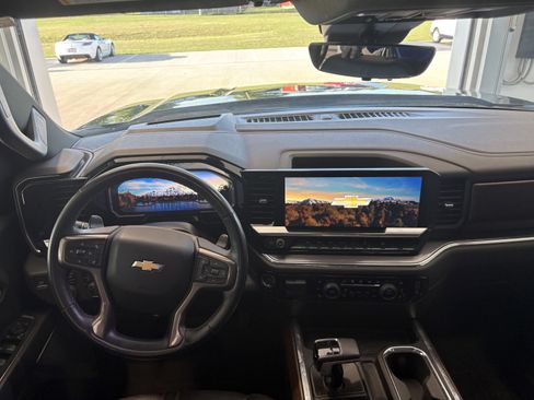 Used 2023 Chevrolet Silverado 1500 High Country w/ Technology Package image 11