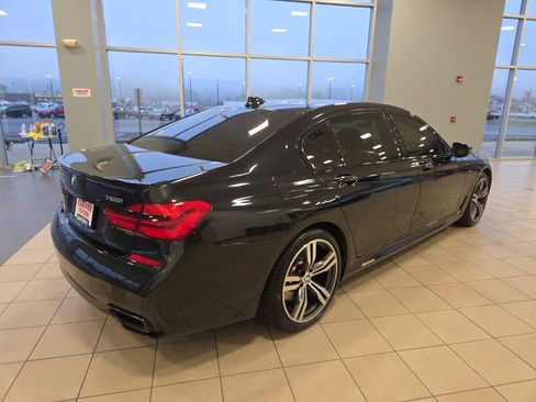 Used 2017 BMW 750i xDrive image 7