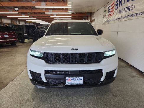 Used 2023 Jeep Grand Cherokee L Laredo image 7