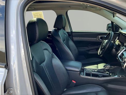 Used 2023 Kia Sorento S w/ Panoramic Sunroof Package image 29