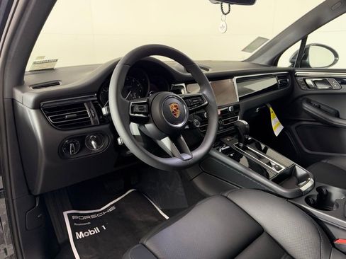 New 2026 Porsche Macan image 4