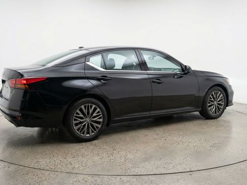 Used 2025 Nissan Altima 2.5 SV image 9