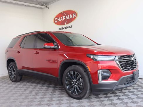 Used 2023 Chevrolet Traverse RS image 1