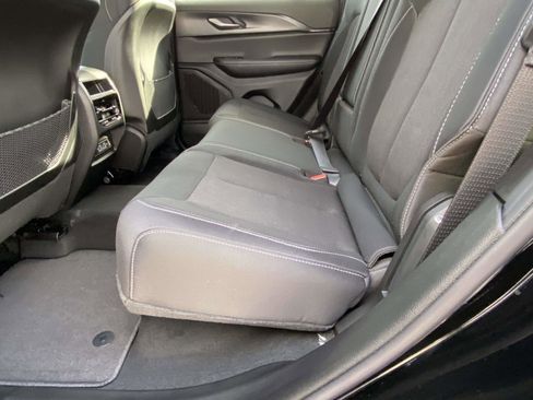 New 2025 Jeep Grand Cherokee Laredo image 12