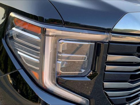 Used 2023 GMC Sierra 1500 AT4 w/ AT4 Premium Package AWD/4WD image 26