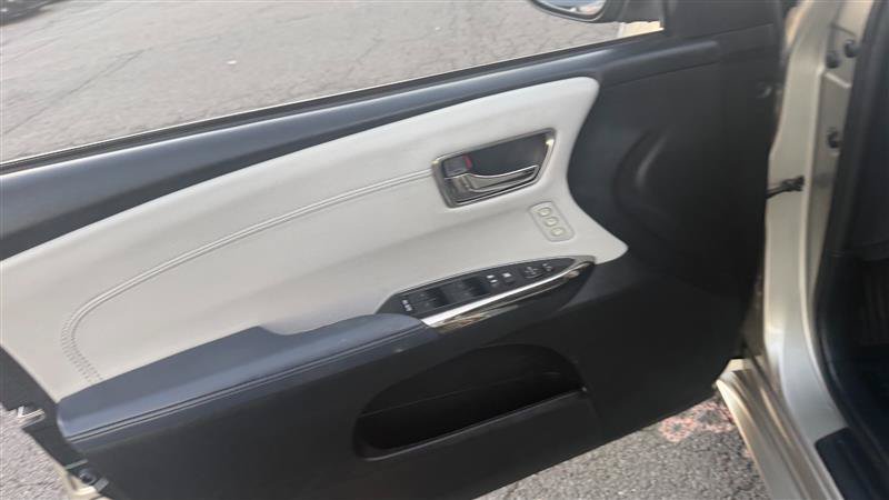 Used 2014 Toyota Avalon XLE Touring FWD image 23