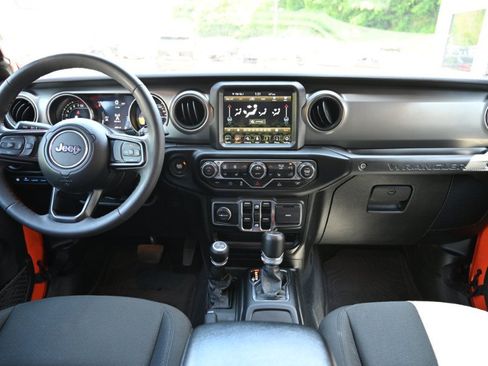 Used 2023 Jeep Wrangler Unlimited w/ Sun & Screen Package AWD/4WD image 19