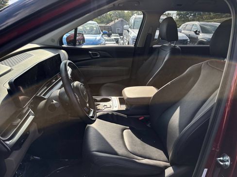 Used 2026 Kia Carnival FWD image 39