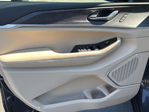 New 2026 Jeep Grand Cherokee Limited w/ Luxury Tech Group II image 13