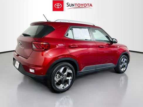 Used 2025 Hyundai Venue SEL FWD image 4