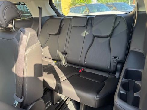 Used 2025 Kia Carnival SX w/ SX Dark Edition Package image 11