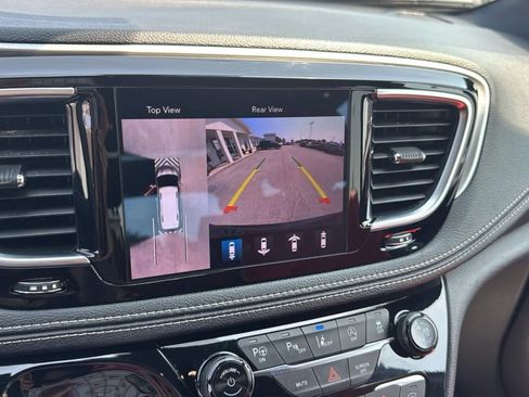 Used 2020 Chrysler Pacifica Limited w/ Quick Order Package 27H Red S FWD image 17