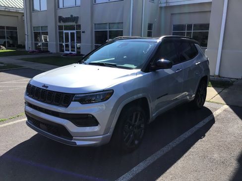 New 2025 Jeep Compass Limited w/ High Altitude Package image 3