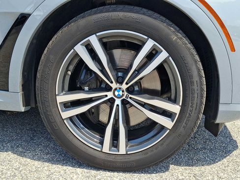 Used 2024 BMW X7 xDrive40i w/ M Sport Package AWD/4WD image 8