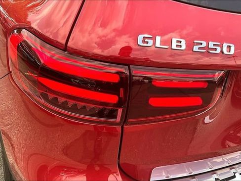 Used 2026 Mercedes-Benz GLB 250 4MATIC image 25