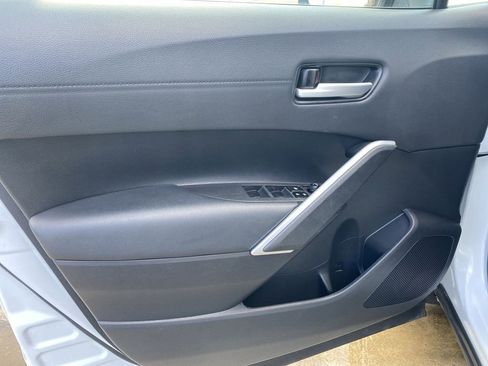 Used 2022 Toyota Corolla Cross XLE AWD/4WD image 21