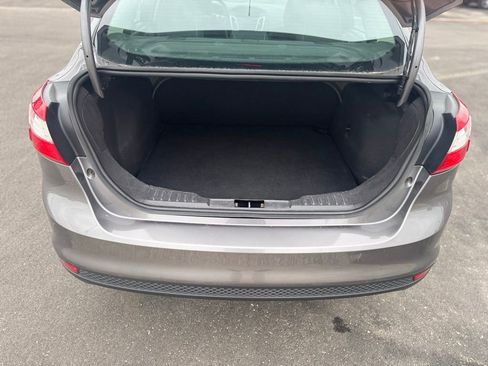 Used 2014 Ford Focus SE w/ SE Winter Package FWD image 40