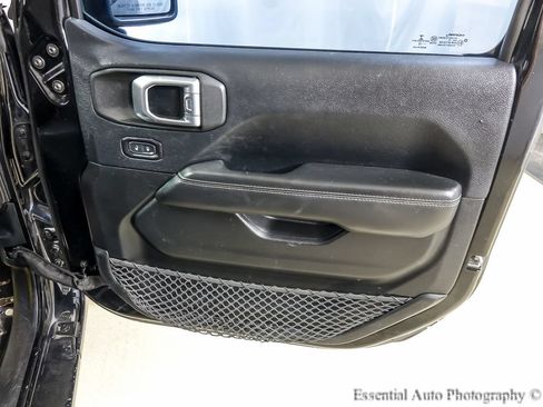 Used 2018 Jeep Wrangler Unlimited Sahara AWD/4WD image 23