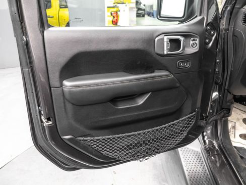 Used 2019 Jeep Wrangler Unlimited Sahara w/ Dual Top Group image 32