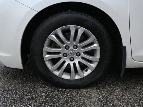 Used 2015 Toyota Sienna XLE image 6