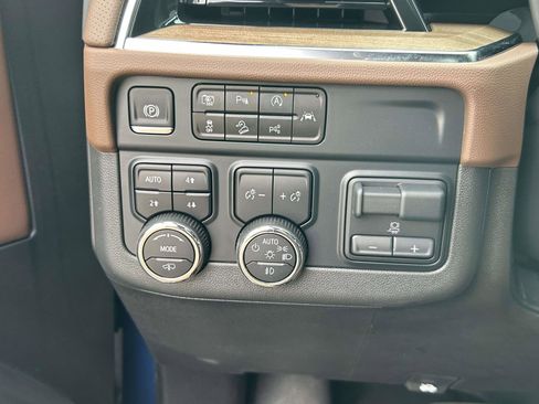 Used 2025 Chevrolet Tahoe High Country image 24