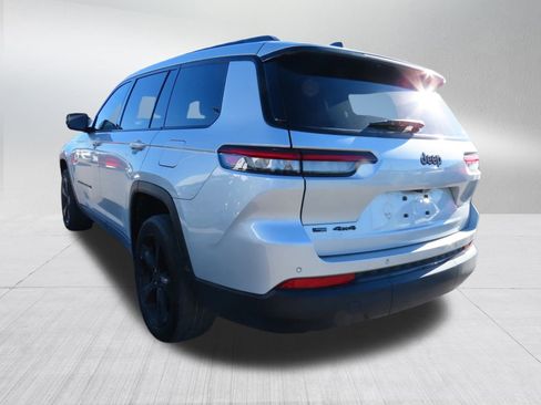 Used 2023 Jeep Grand Cherokee L Laredo image 5