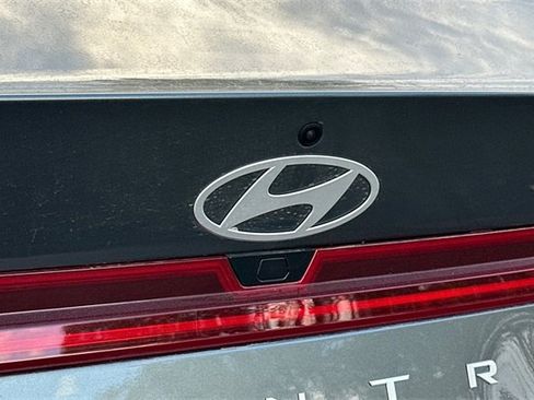 Used 2025 Hyundai Elantra Blue image 28