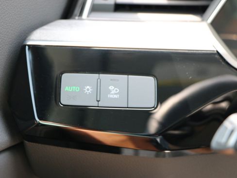Used 2022 Audi e-tron Premium w/ Convenience Plus Package AWD/4WD image 21