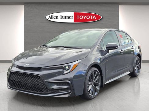 Used 2026 Toyota Corolla SE image 3