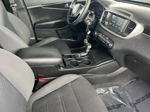 Used 2020 Kia Sorento FWD V6 image 16