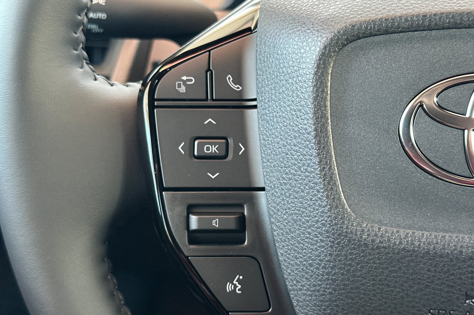 New 2027 Toyota Prius Plug-In Hybrid FWD image 26