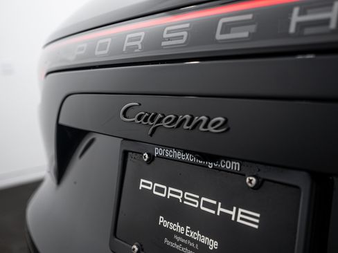 Certified 2023 Porsche Cayenne Platinum Edition AWD/4WD image 27