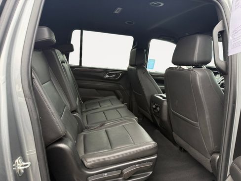 Used 2023 Chevrolet Suburban LT image 18