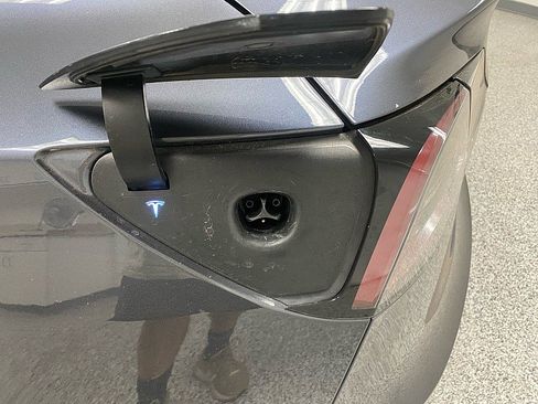 Used 2021 Tesla Model 3 Standard Range Plus image 21